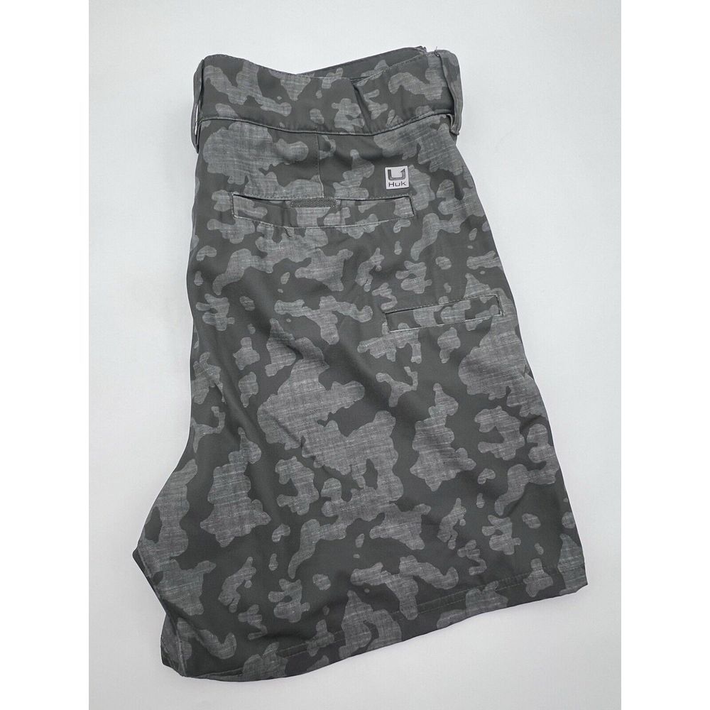 Huk Pursuit Shorts Medium Gray Pockets 6" in Swim Camo Stretch Waist